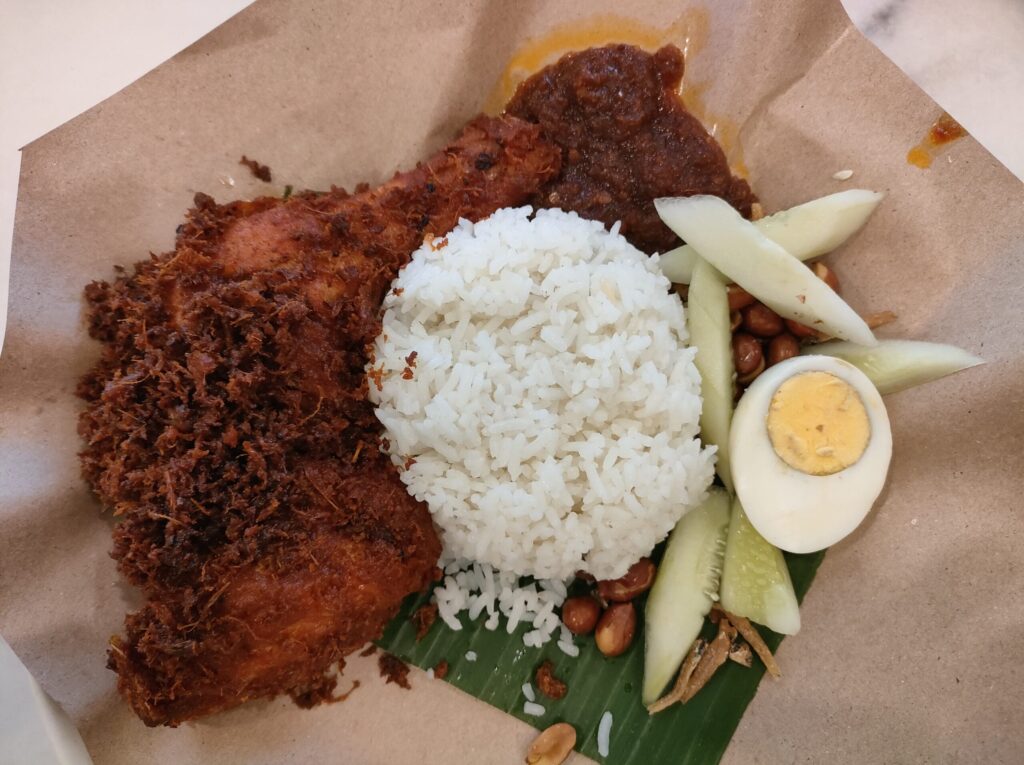 マレーシアの国民食ナシレマ